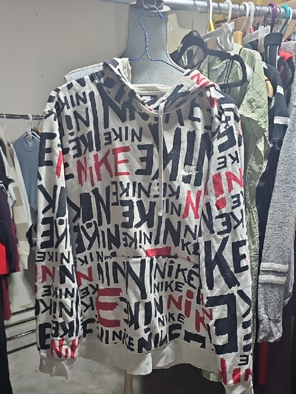 Nike Men's White Crewneck Sweater with Black & Red Allover Logo Print p2p22 L26 - Picture 2 of 7